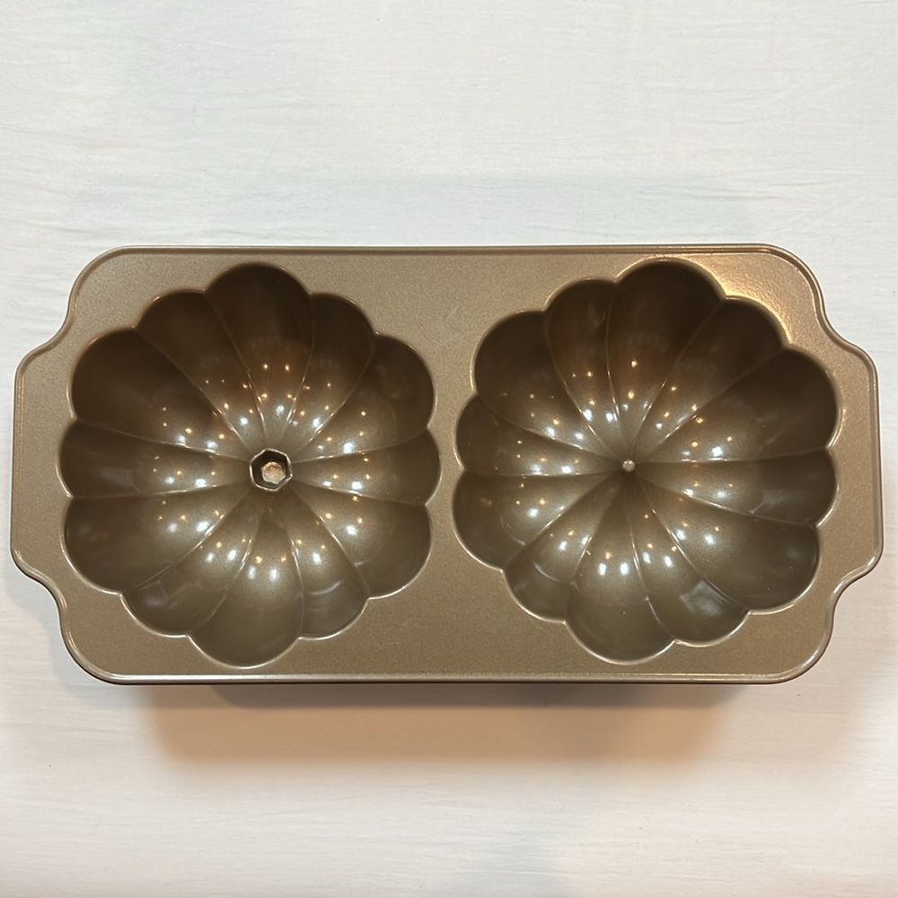 Pumpkin Cake pan. - Picture 2 of 7